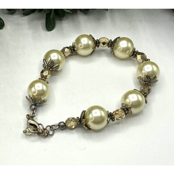 Vintage-Style Faux Pearl and Crystal Bracelet With Silver-Tone Floral Accents - Picture 4 of 6